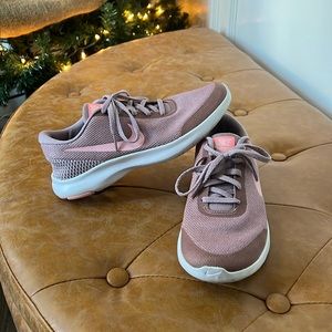 Nike flex experience RN 7 sneakers size 8 pink